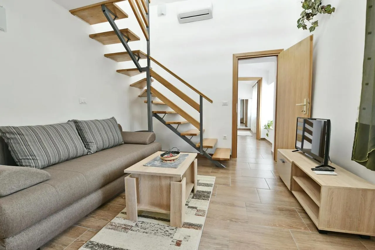 Дом отдыха Вилла House Nona Святой Ловреч Пазенатички