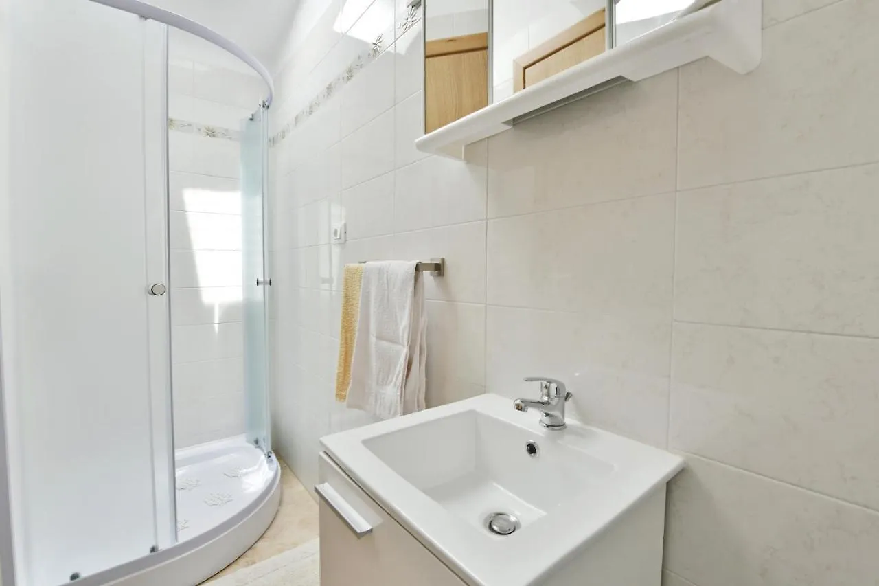 Дом отдыха Вилла House Nona Святой Ловреч Пазенатички